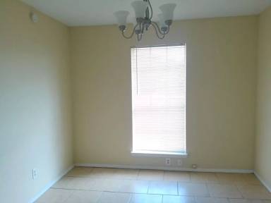 Main picture of 2305 Memorial Pkwy