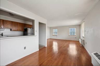 Main picture of 2133 Spring Garden St