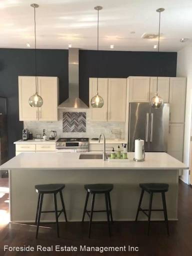 Main picture of 113 Newbury St