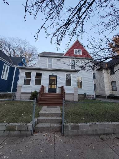 Main picture of 246 Eastern Ave SE