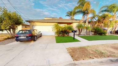 Main picture of 5121 Leo St