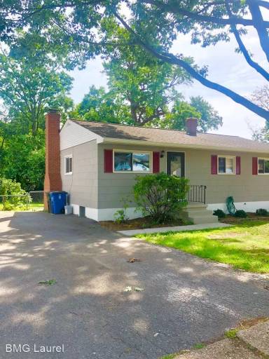 Main picture of 5 Ellington Dr