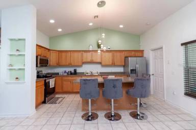 Main picture of 3131 Spikey Way