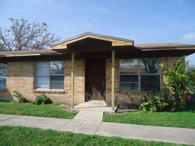 Main picture of 2401 Gumwood Ave