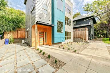 Main picture of 2885 NE Couch St