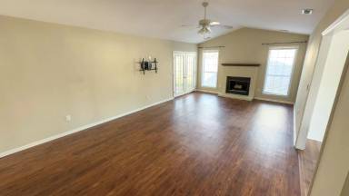 Main picture of 412 Indigo Rd