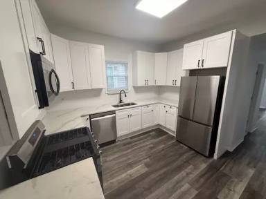 Main picture of 1036 W 61st St