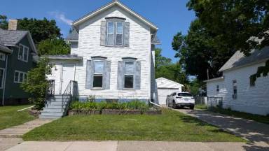 Main picture of 1921 Stark St