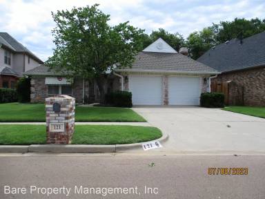 Main picture of 121 Olde Brook Ct