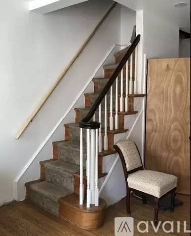 Main picture of 160 Roxborough Ave