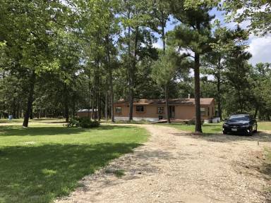Main picture of 30 Woodridge Dr