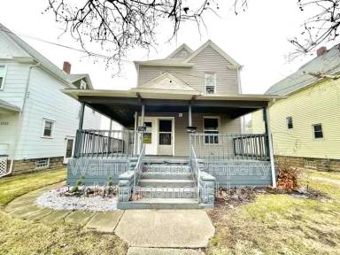 Main picture of 1230 W 5th St