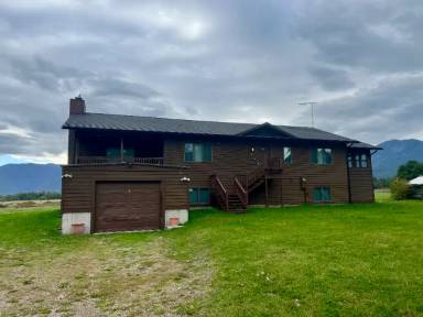 Main picture of 900 Coombs Ln