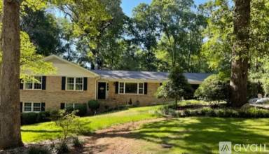 Main picture of 404 Holly Rd