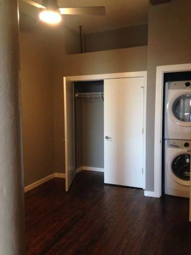 Main picture of 926 Commerce St
