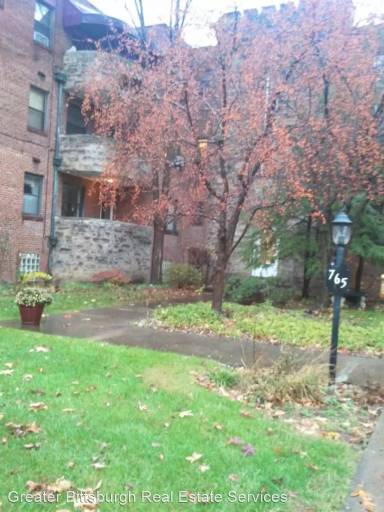 Main picture of 765 College St