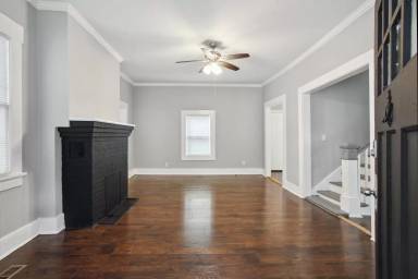 Main picture of 645 E 37th St