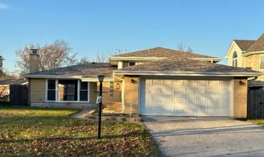 Main picture of 9024 W 92nd Pl