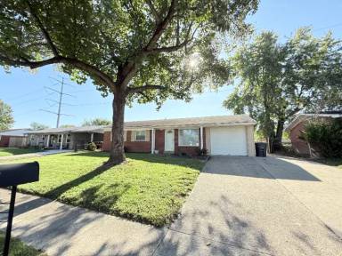 Main picture of 1325 Longfellow Dr