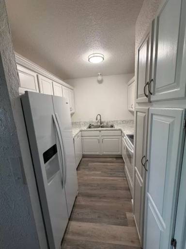 Main picture of 44 6th St W