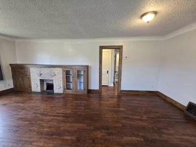 Main picture of 120 S Meridian Ave