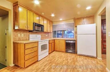 Main picture of 5500 NW Ridgemoor Ct
