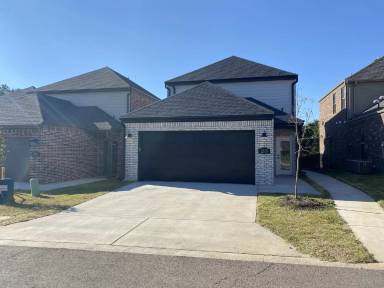 Main picture of 2369 E Amherst Aly