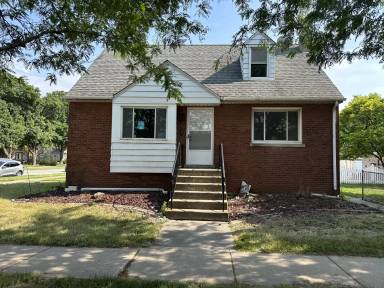 Main picture of 17502 Henry St