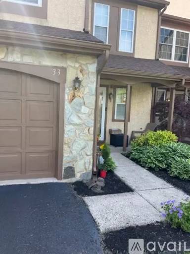 Main picture of 33 Redwood Ln