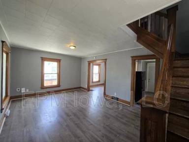 Main picture of 1311 W 2nd St