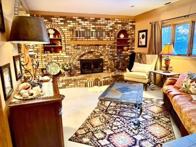 Main picture of 6485 Grandview Dr