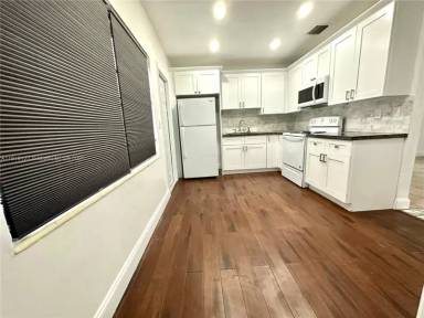 Main picture of 1941 NE 157th Ter