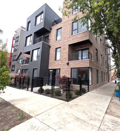 Main picture of 2100 W 18th Pl
