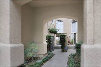 Main picture of 7 Landmark Pl