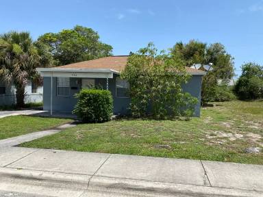 Main picture of 624 W 2nd St