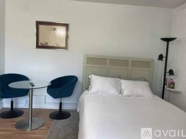 Main picture of 5848 Lakeview Blvd