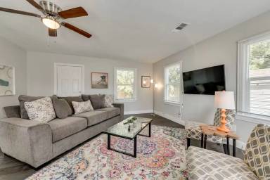 Main picture of 2314 S Hampton Rd