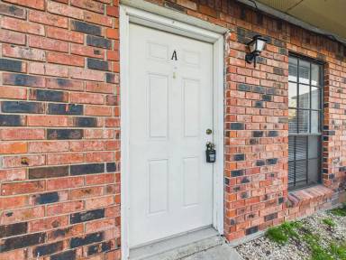 Main picture of 103 Country Ln