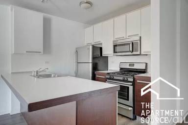 Main picture of 1544 W Glenlake Ave Apartments