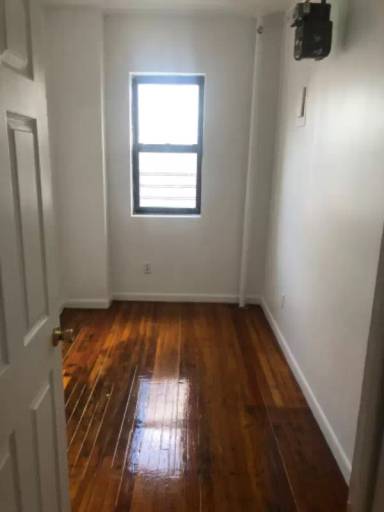 Main picture of 300 Gramatan Ave