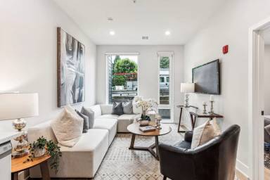Main picture of 6910 Ridge Ave