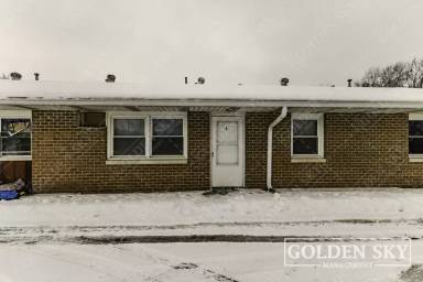 Main picture of 4611 S Madison St