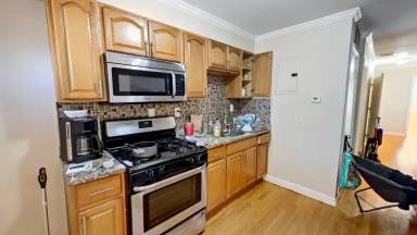 Main picture of 3381 Washington St