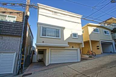 Main picture of 205 38th Pl