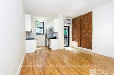 Main picture of 333 East 89th St