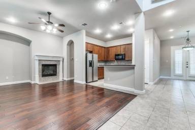 Main picture of 6767 Plaza Via
