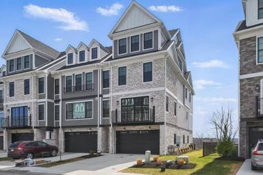 Main picture of 3010 Greeneview Ln