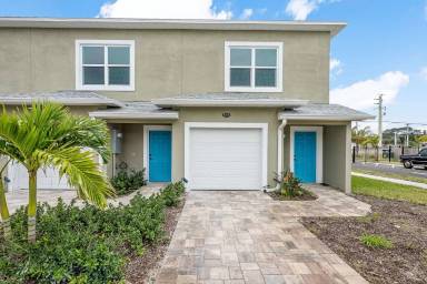 Main picture of 870 Paddleboard Ct