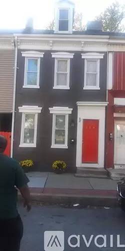 Main picture of 518 S Queen St