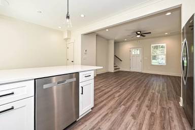 Main picture of 729 Wabash Ave